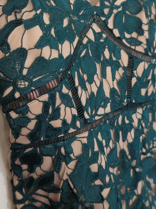 Love...Ady Green Tan Guipure Lace Floral Overlay Cutout V Neck Dress Size Small - Picture 4 of 8